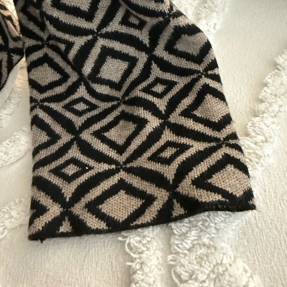 Halston sweater - Picture 2 of 7